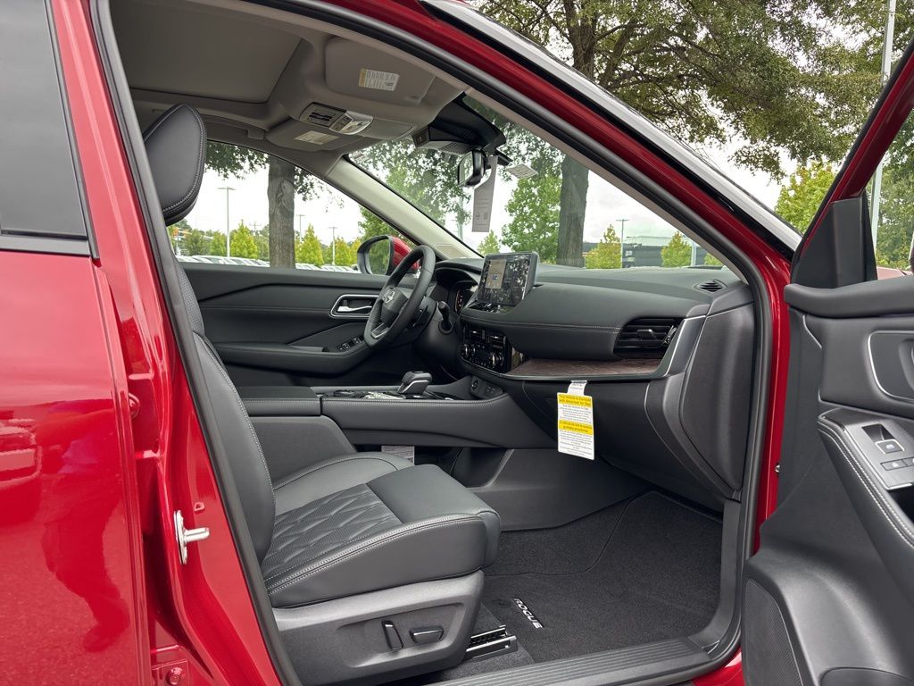 2026 Nissan Rogue Platinum photo 14