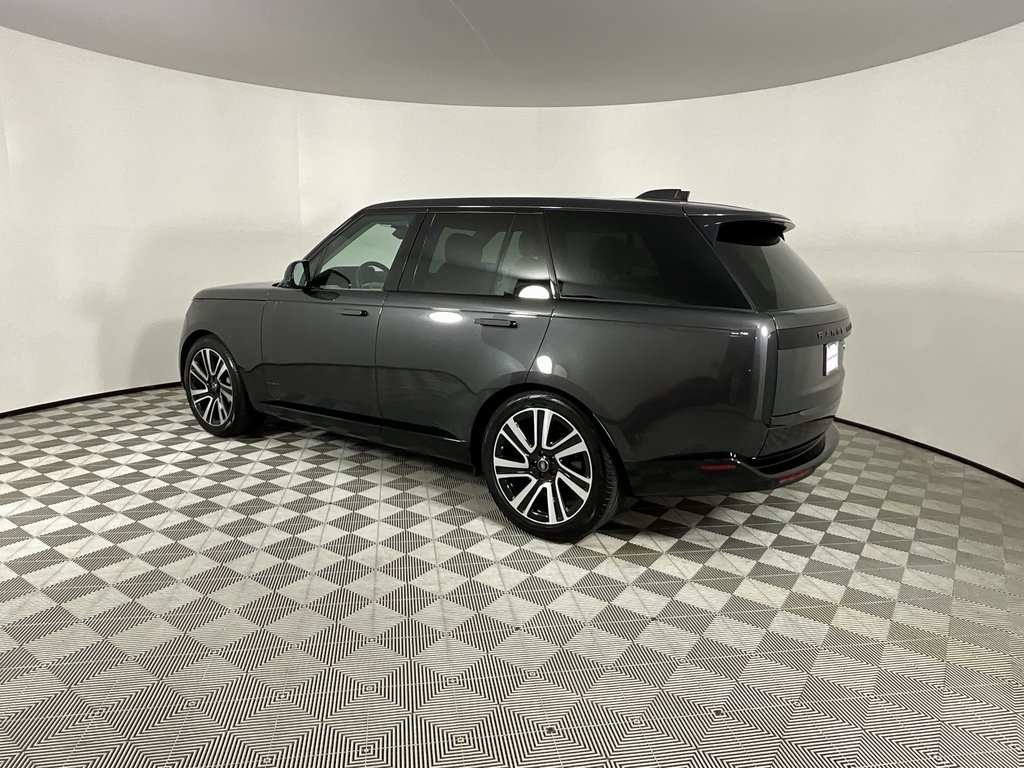 2023 Land Rover Range Rover SE photo 3