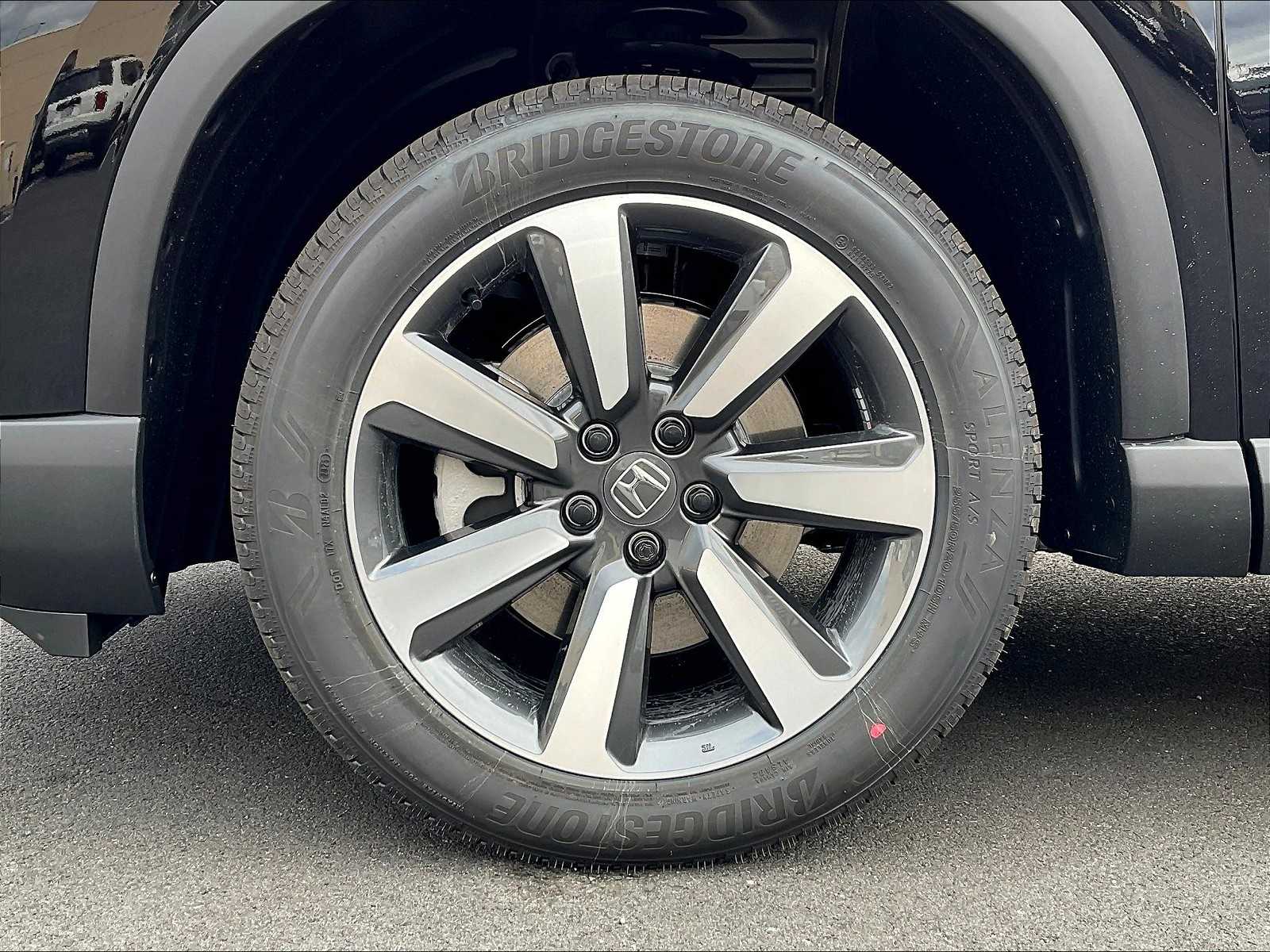 2025 Honda Pilot Touring photo 4