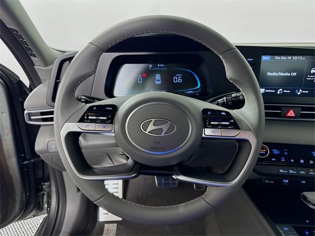 2025 Hyundai Elantra SEL Sport photo 13