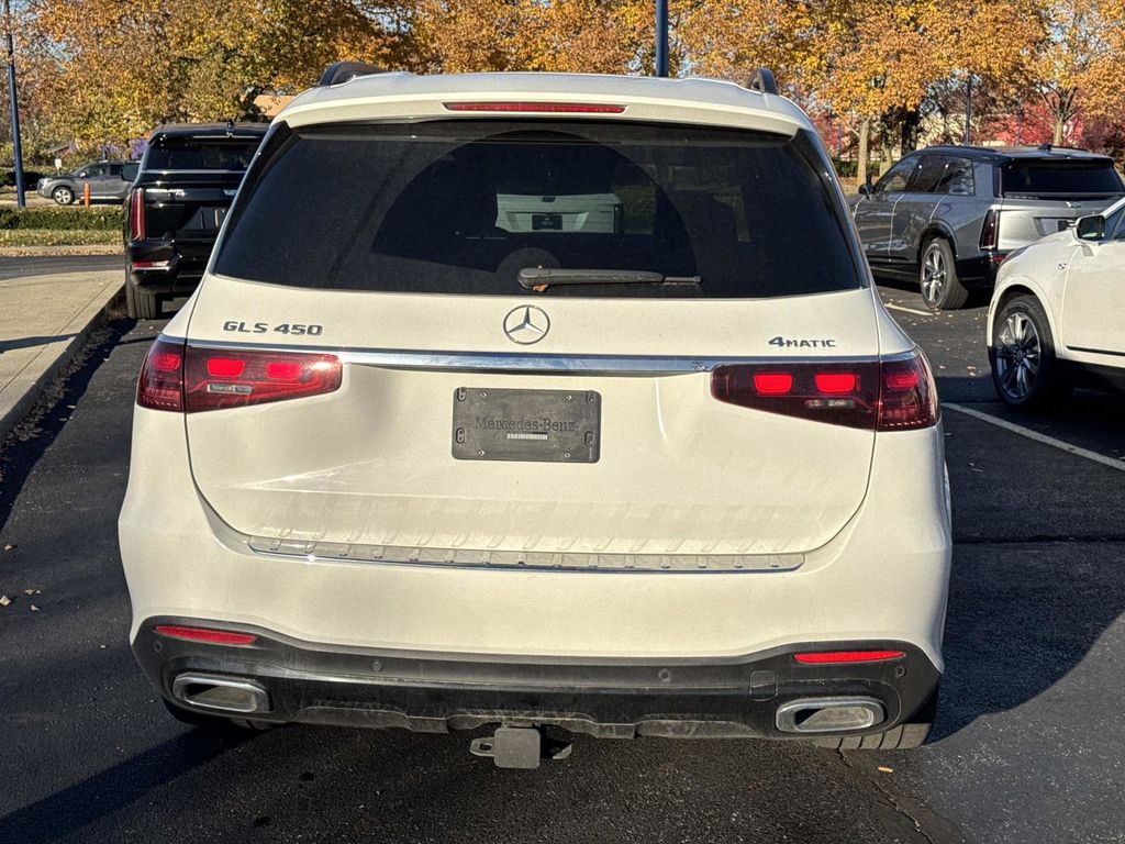 2024 Mercedes Benz GLS 450 4MATIC photo 3