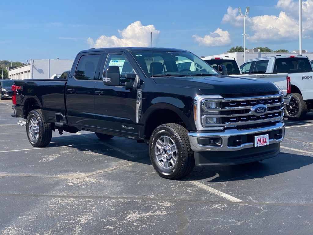 2026 Ford F-350 Lariat photo 2
