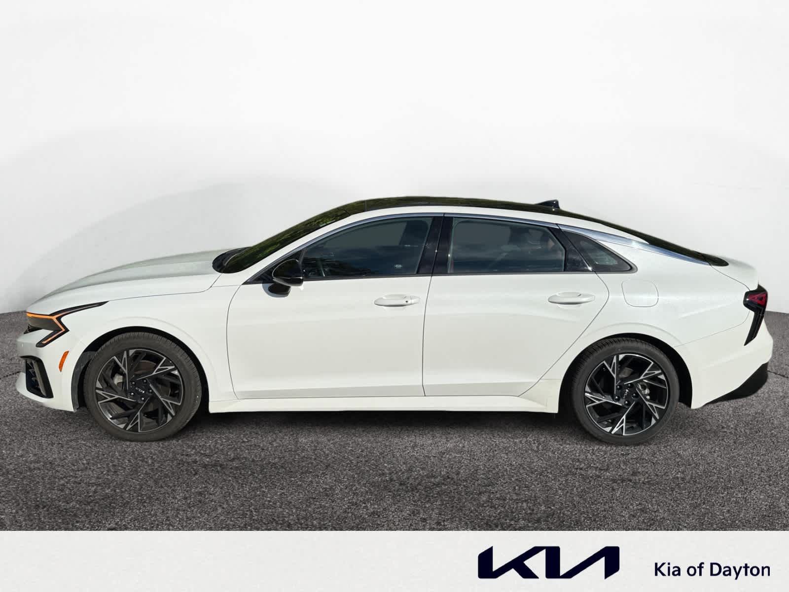 2025 Kia K5 GT-Line photo 2