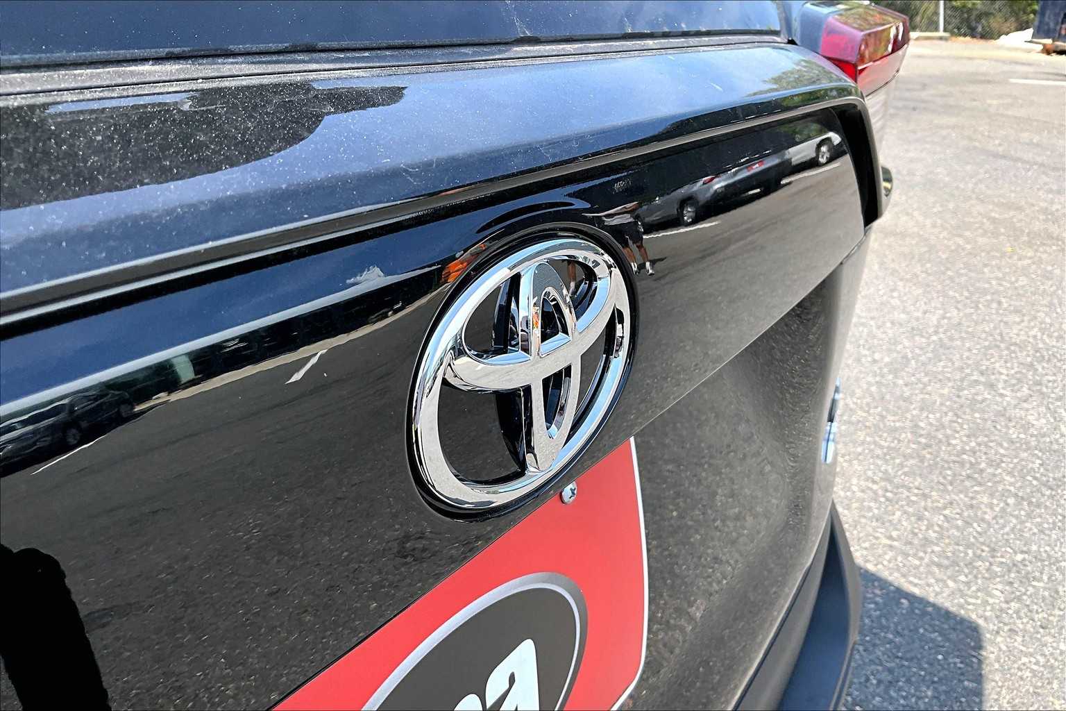 2025 Toyota RAV4 LE photo 15