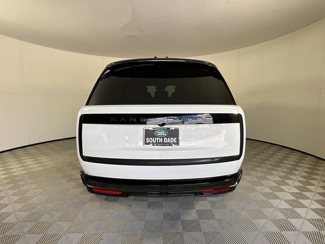 2025 Land Rover Range Rover SE photo 3