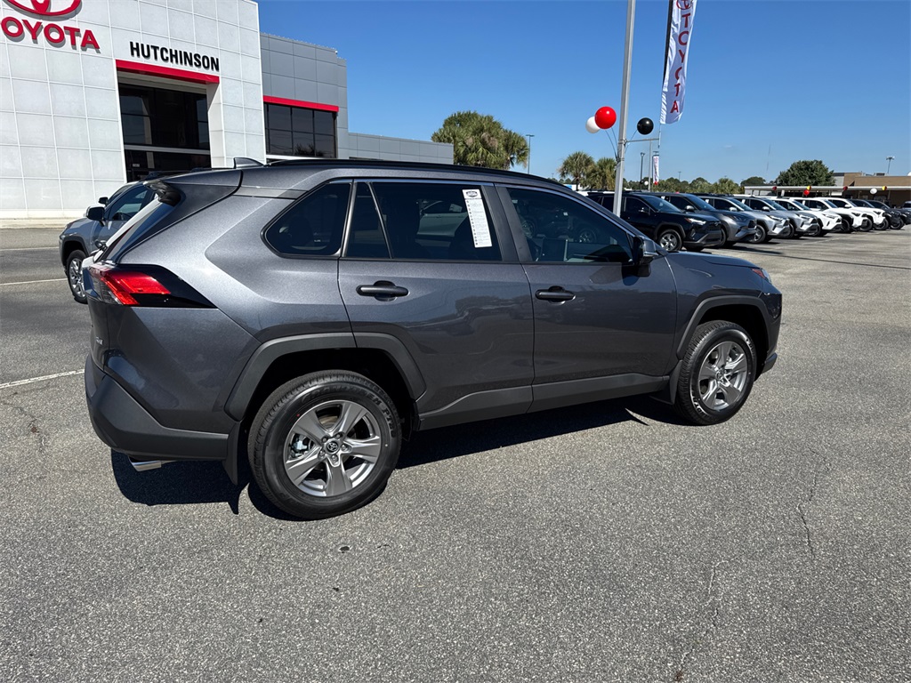 2025 Toyota RAV4 XLE photo 3