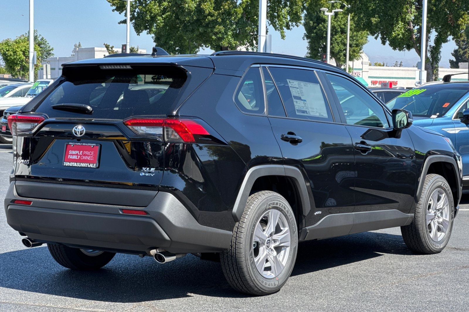 2025 Toyota RAV4 Hybrid XLE photo 2