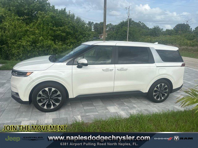 2024 Kia Carnival EX's photo