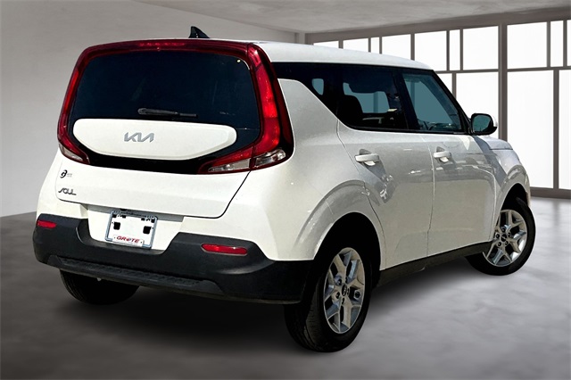 2022 Kia Soul LX photo 3