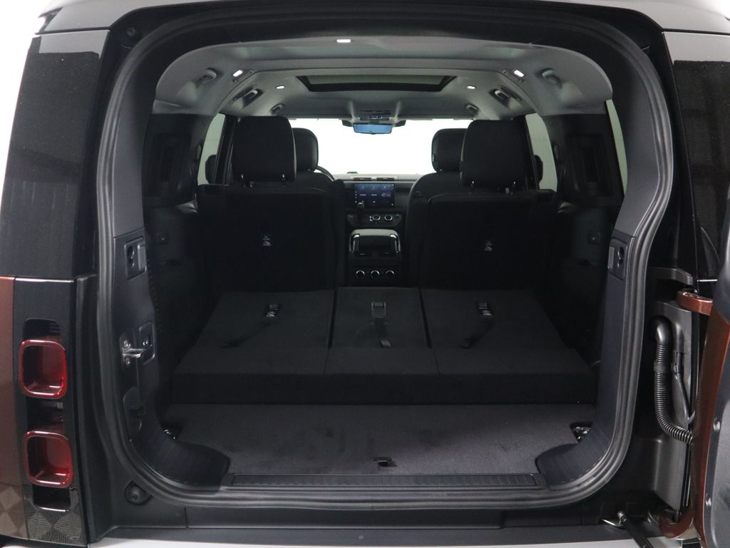 2025 Land Rover Defender 130 S photo 25
