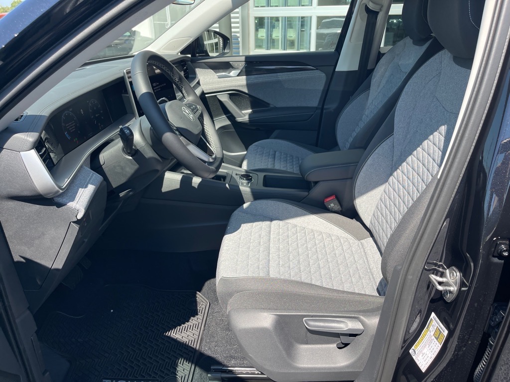 2025 Volkswagen Tiguan S photo 10