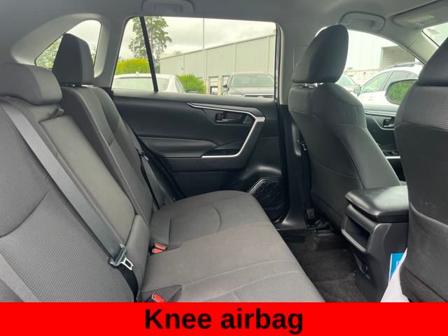 2021 Toyota RAV4 LE photo 19