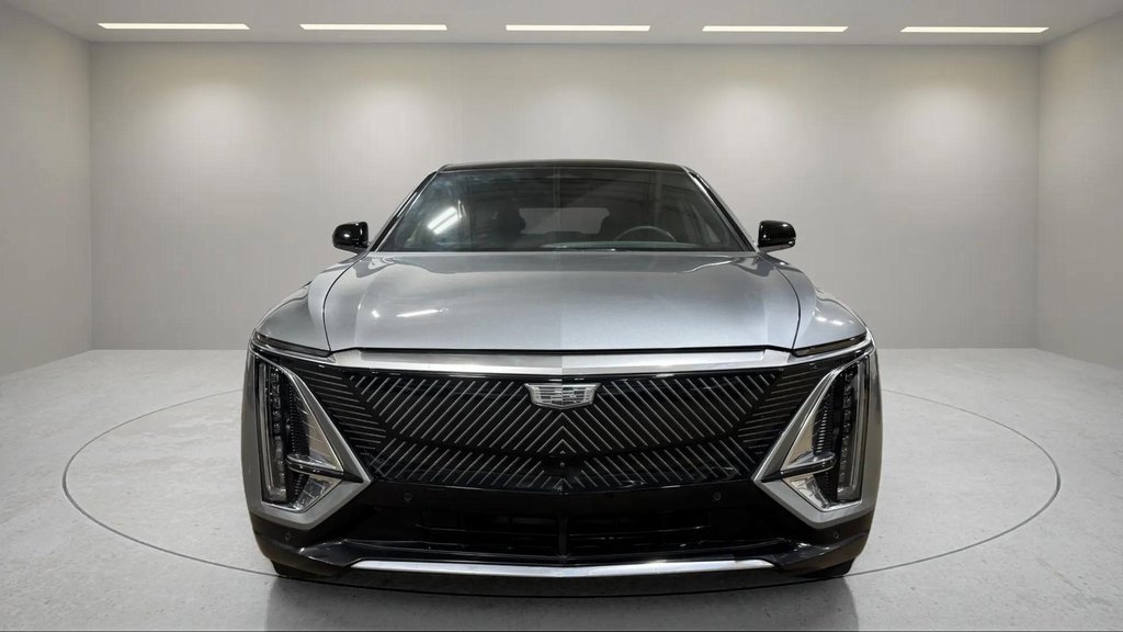 2024 Cadillac Lyriq Luxury photo 2