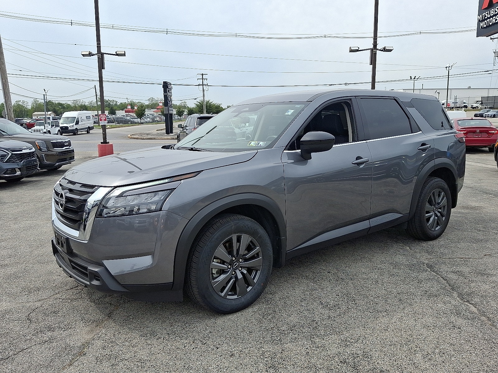 2024 Nissan Pathfinder S photo 3