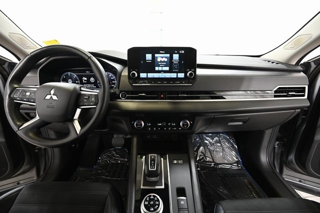 2023 Mitsubishi Outlander PHEV SE photo 2