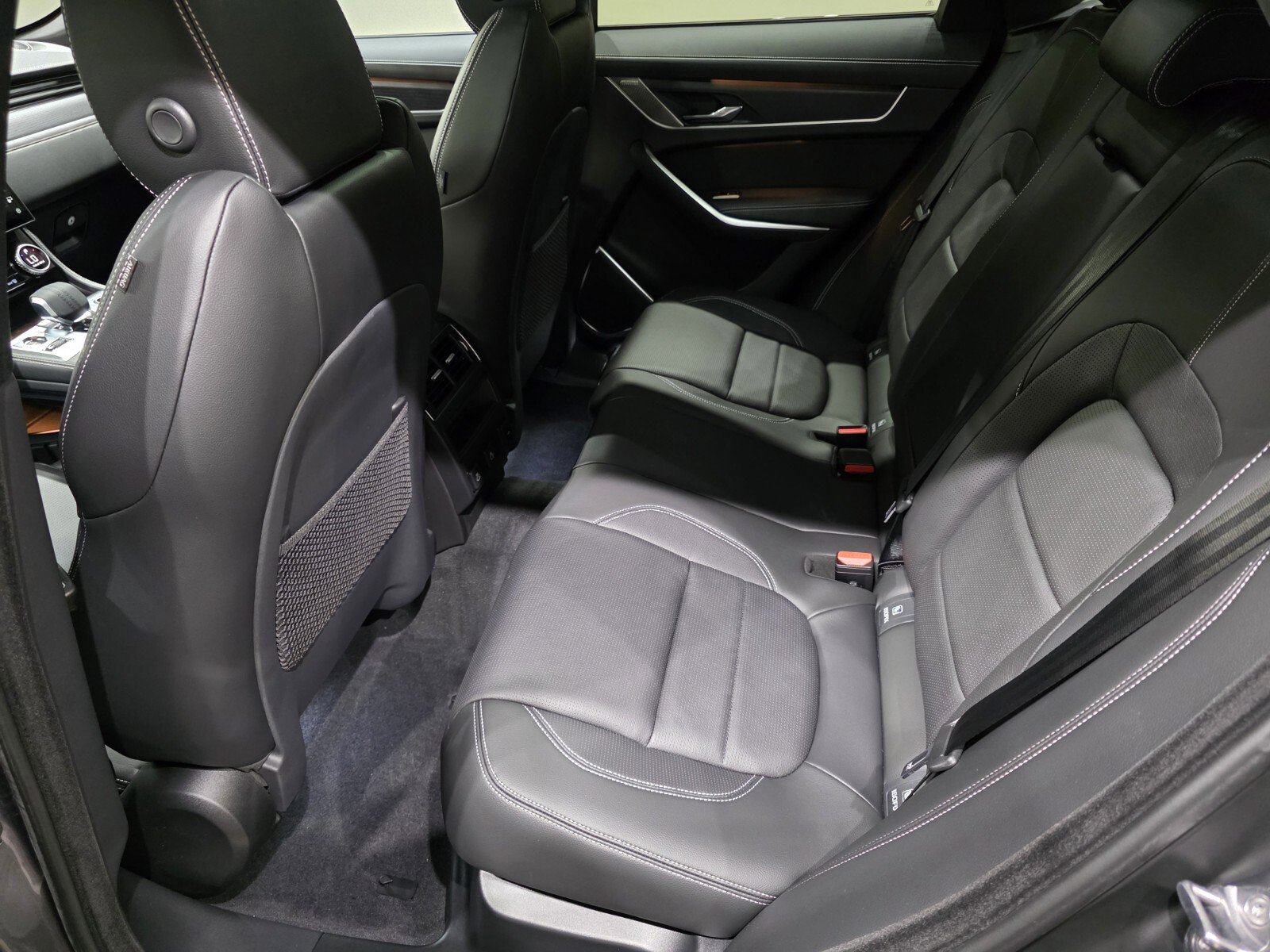 2026 Jaguar F-PACE R-Dynamic S P250 photo 10