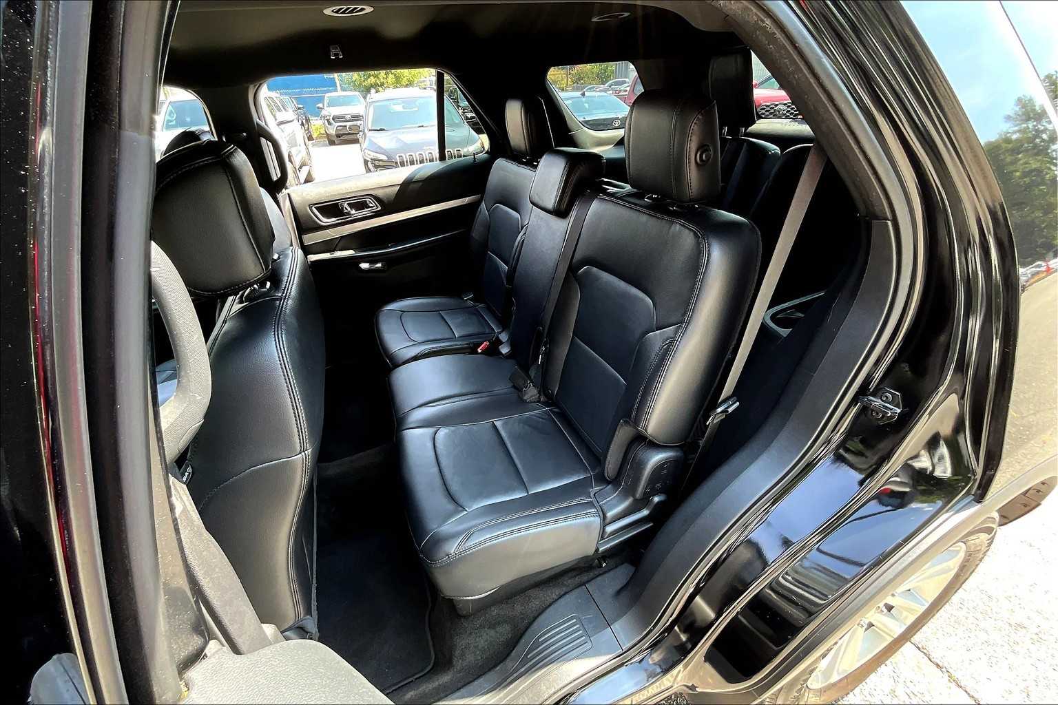 2017 Ford Explorer XLT photo 18