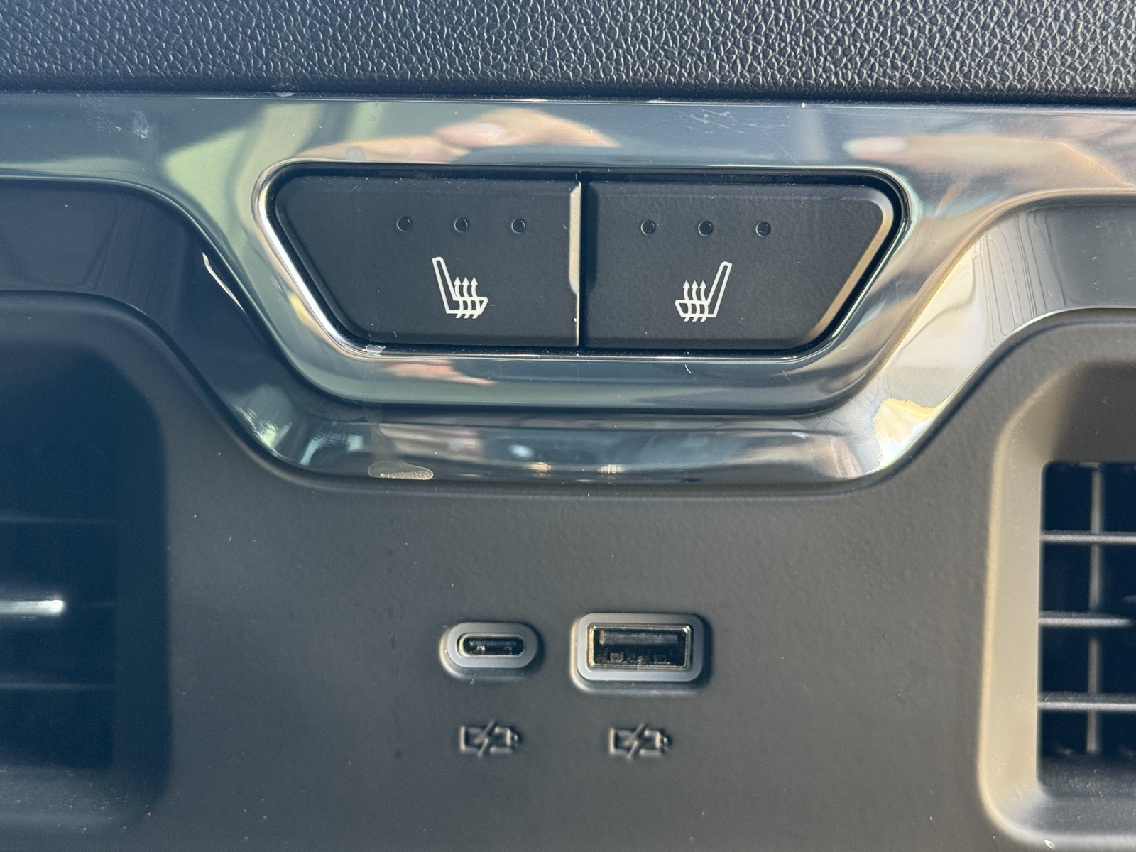 2024 Chevrolet Silverado 1500 High Country photo 18