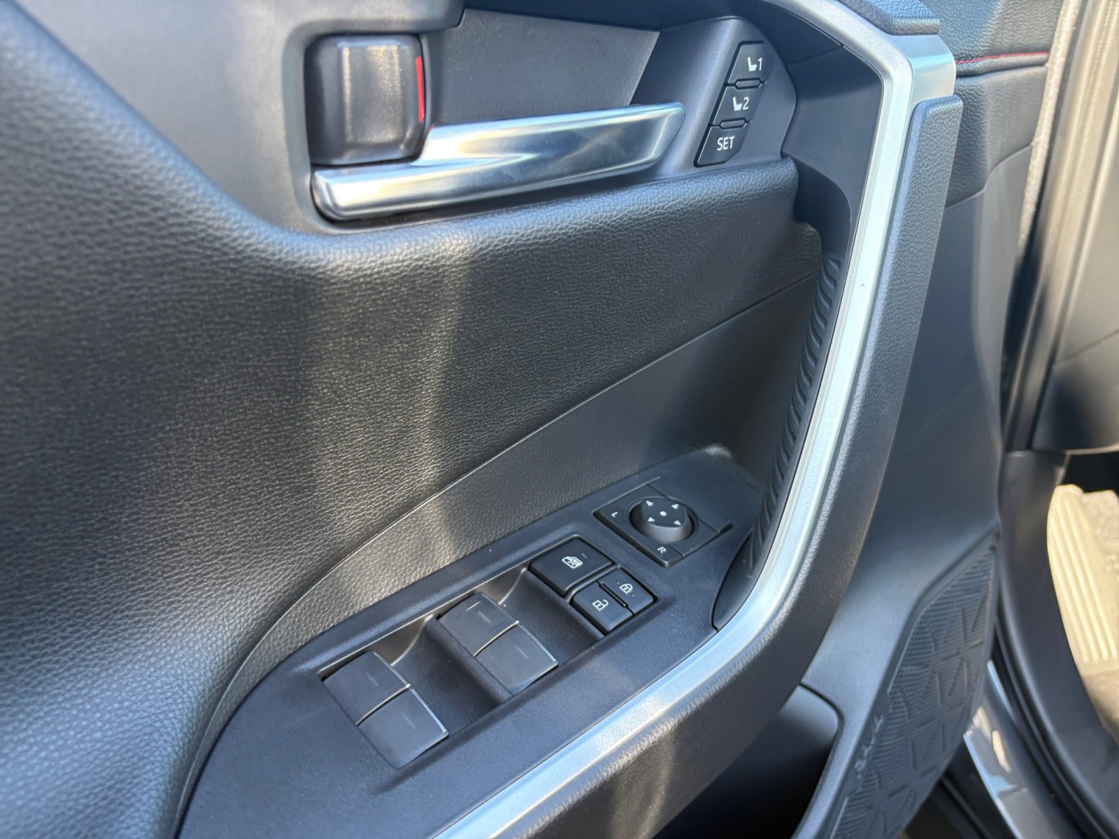 2025 Toyota RAV4 Prime XSE Premium photo 27