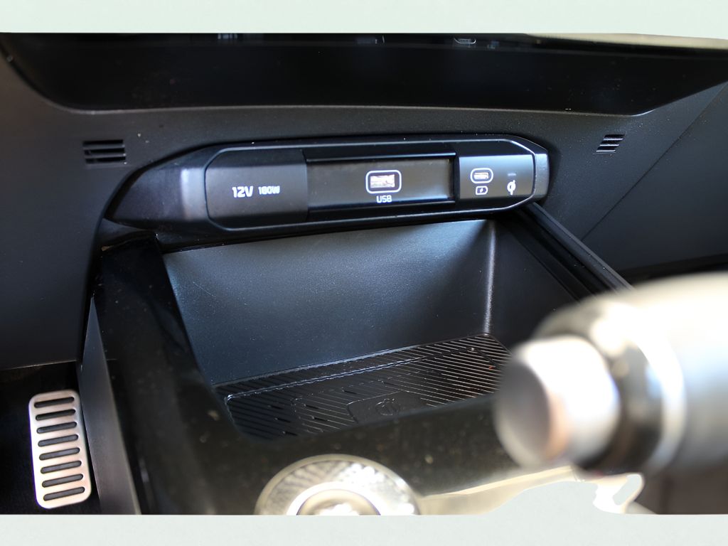 2023 Kia Niro SX Touring photo 21