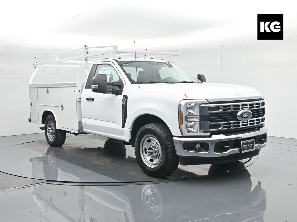 2025 Ford F-350 Super Duty Chassis Cab XL's photo