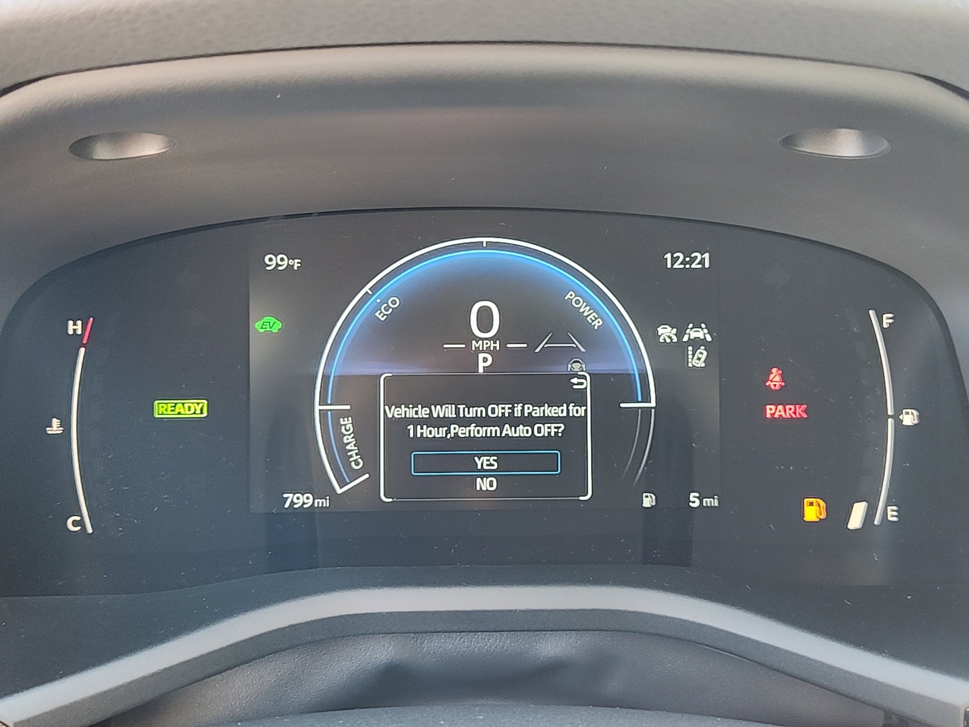 2025 Toyota Camry SE photo 13