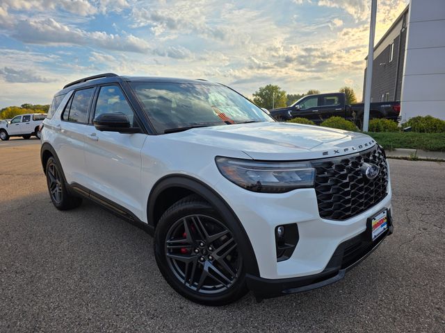 2025 Ford Explorer ST photo 2