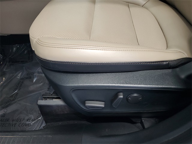 2020 Ford Escape SEL photo 10