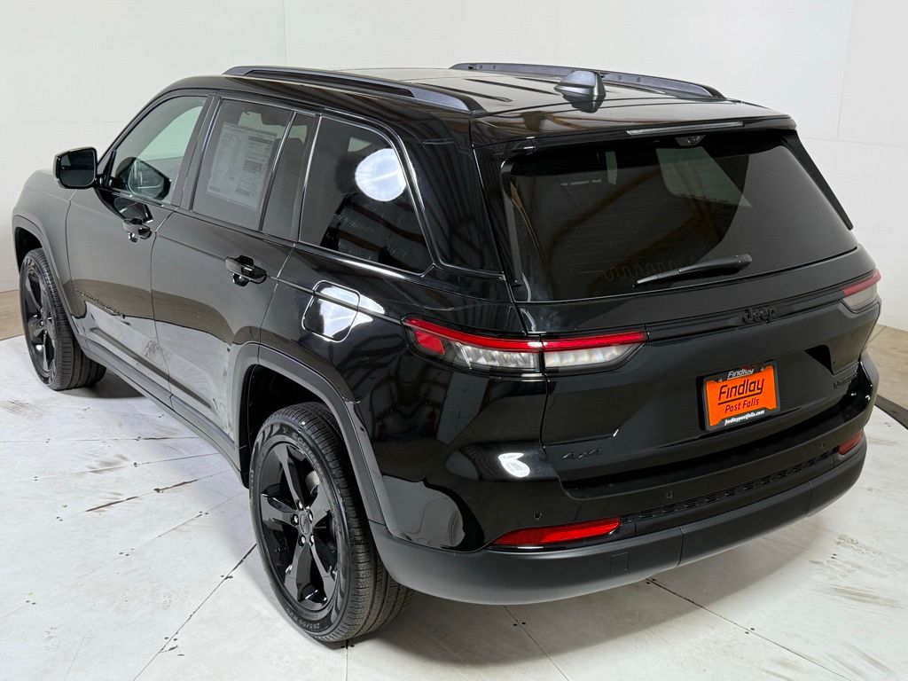 2025 Jeep Grand Cherokee Limited photo 2