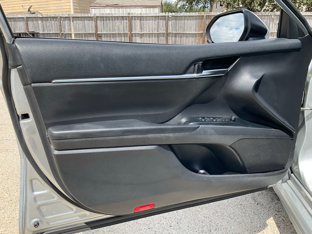 2020 Toyota Camry SE photo 20