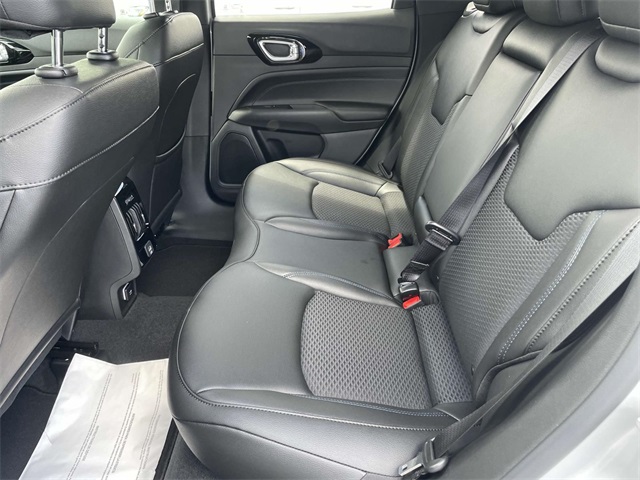 2025 Jeep Compass Latitude photo 9