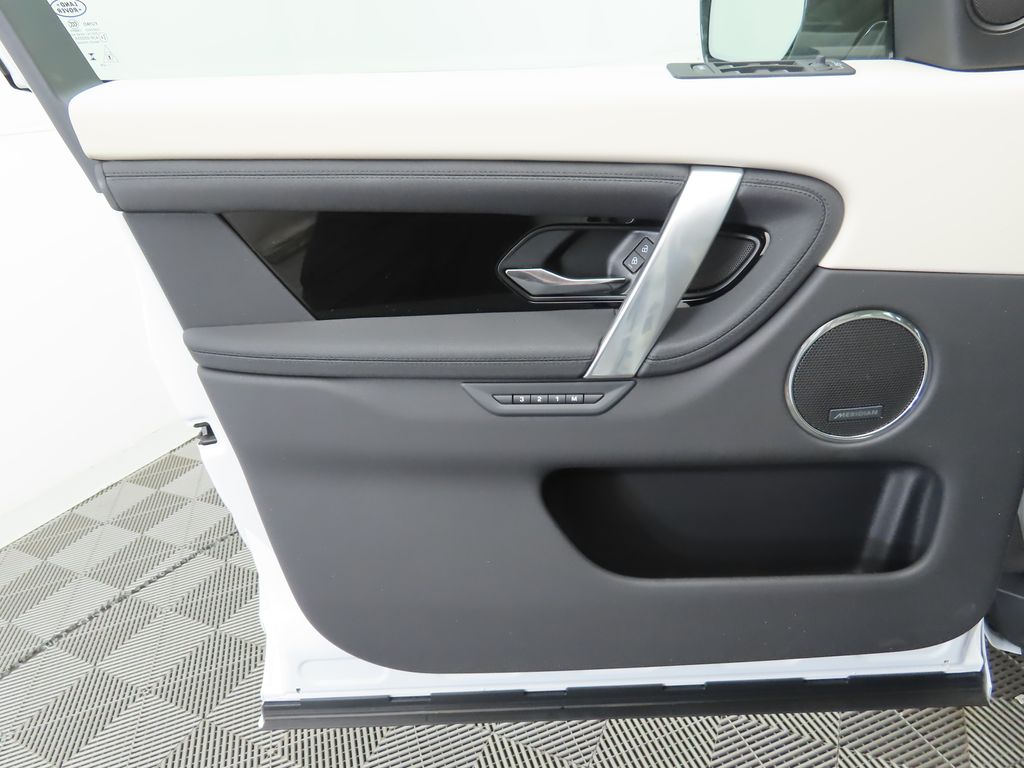 2025 Land Rover Discovery Sport S photo 23