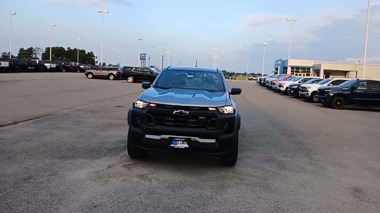 2026 Chevrolet Colorado Trail Boss photo 2