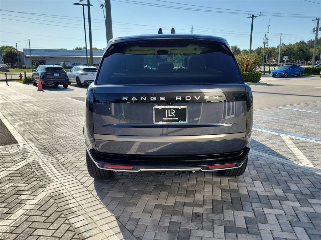 2025 Land Rover Range Rover SE photo 4