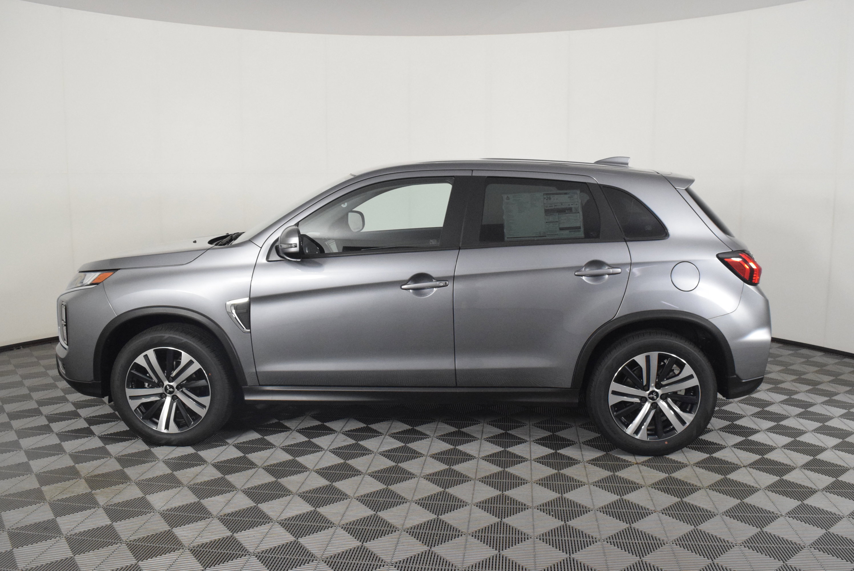 2025 Mitsubishi Outlander Sport SE photo 9
