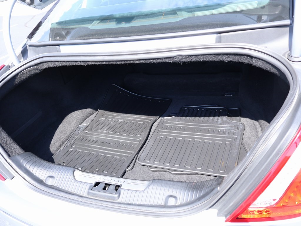 2014 Jaguar XJ Base photo 15