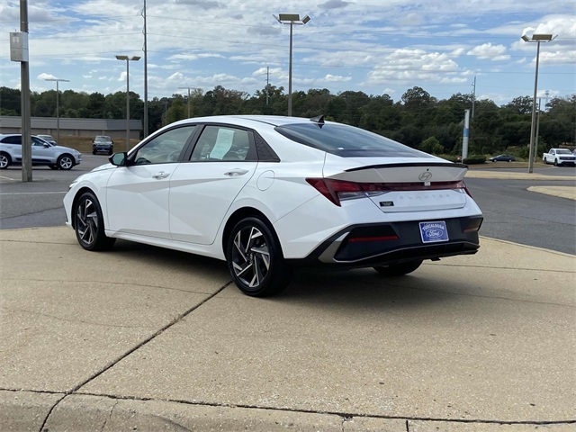 2025 Hyundai Elantra SEL Sport photo 3