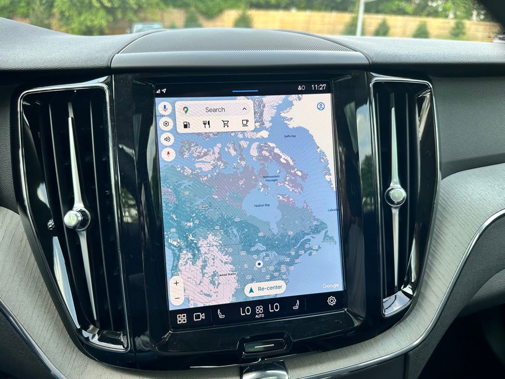 2025 Volvo XC60 B5 Plus photo 19