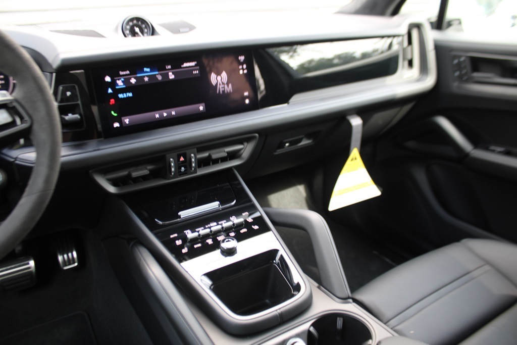 2025 Porsche Cayenne GTS photo 23