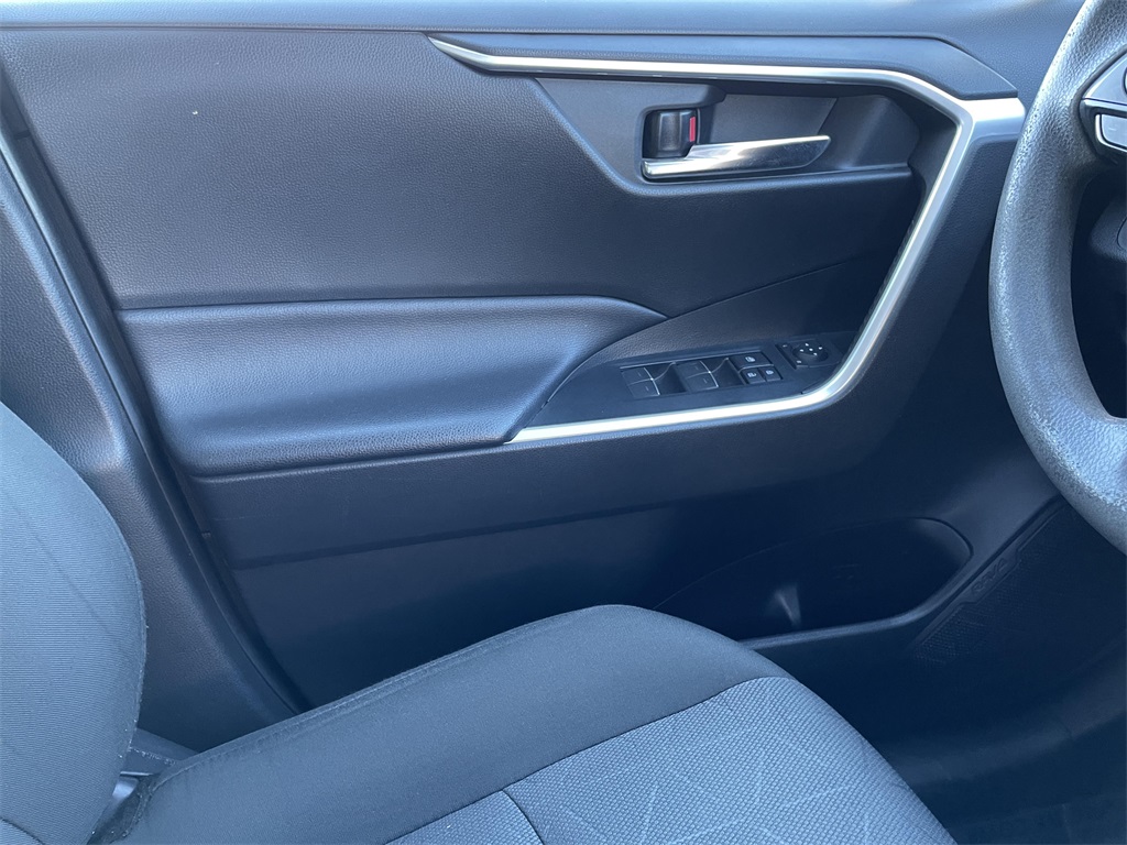 2022 Toyota RAV4 XLE photo 17