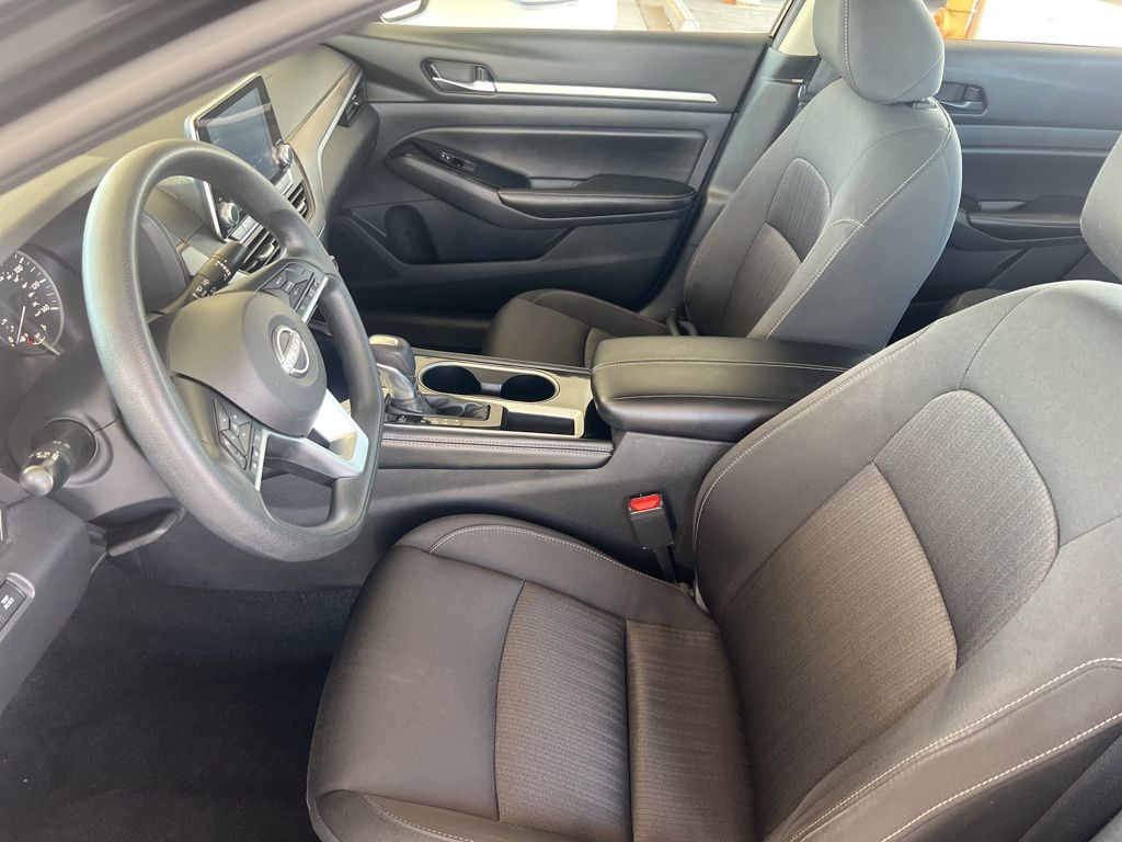 2023 Nissan Altima SV photo 4