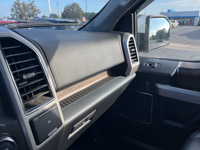2020 Ford F-150 Lariat photo 26