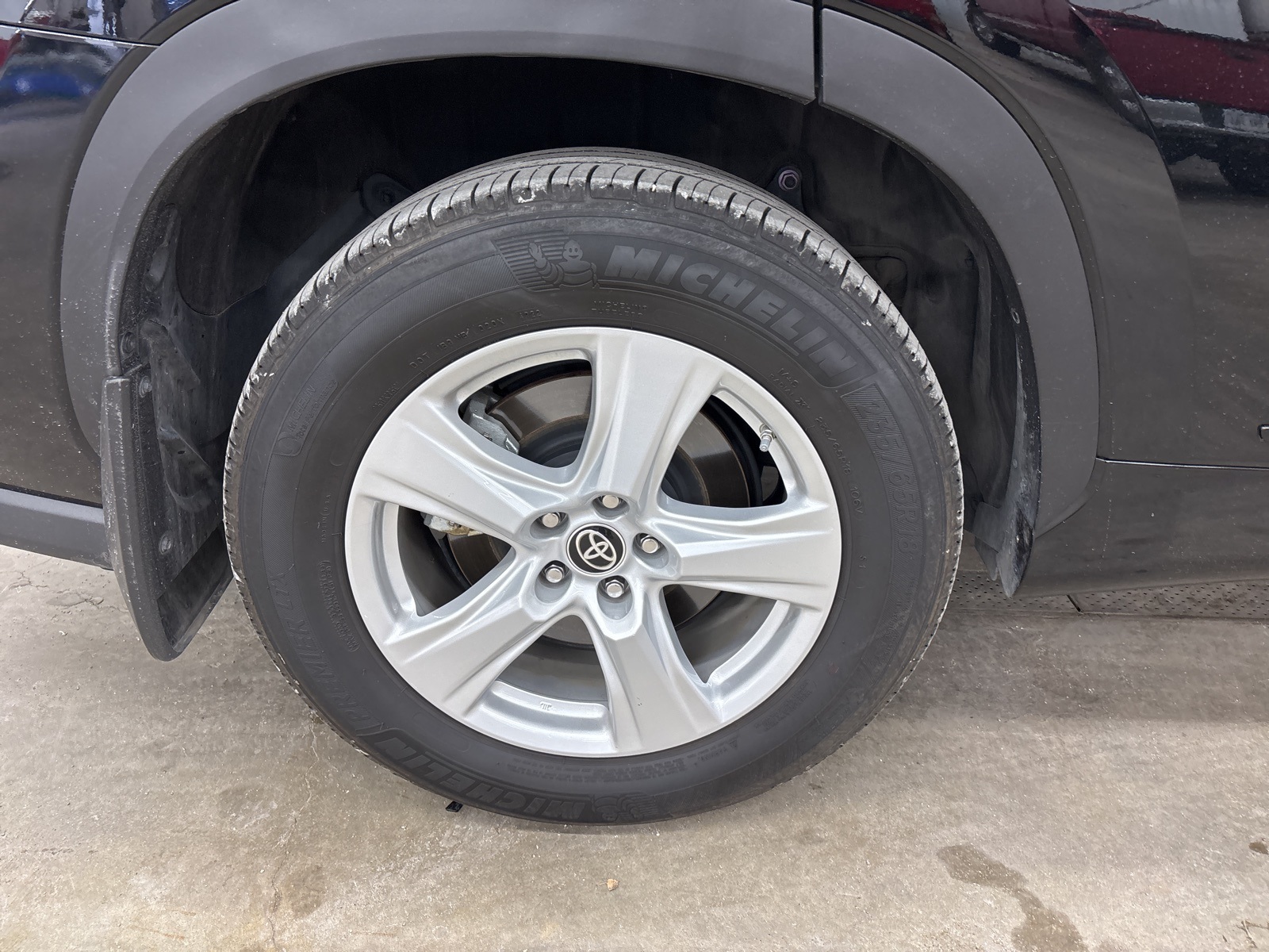 2023 Toyota Highlander L photo 28