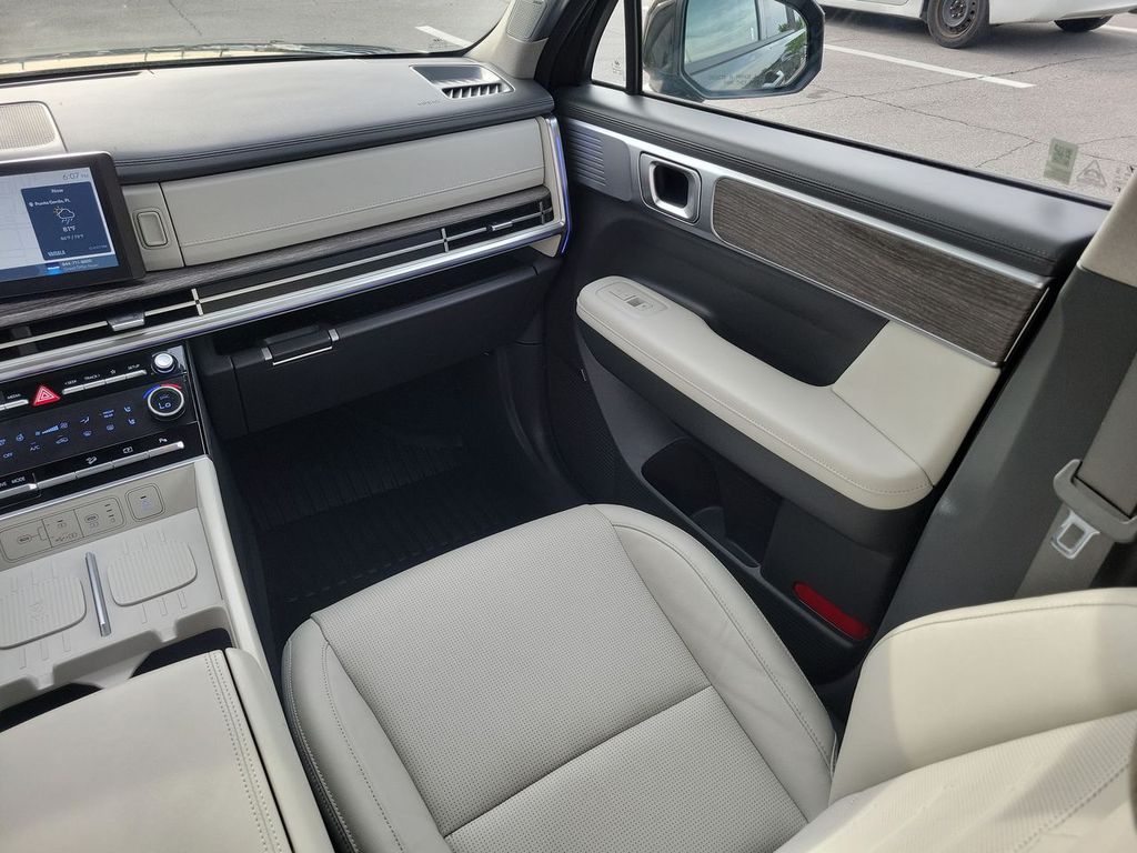 2024 Hyundai Santa Fe Limited photo 17
