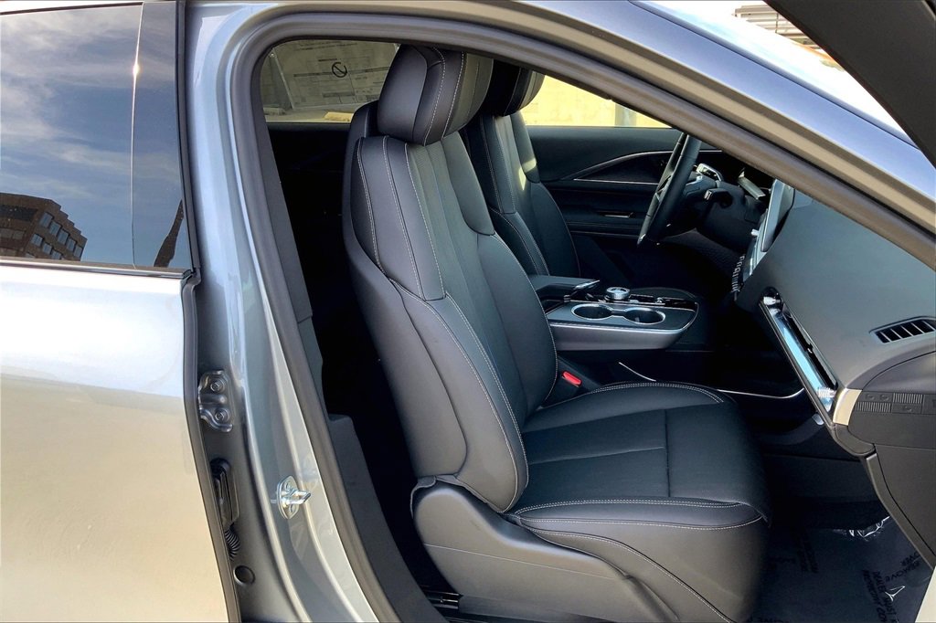 2025 Cadillac Lyriq Luxury photo 32