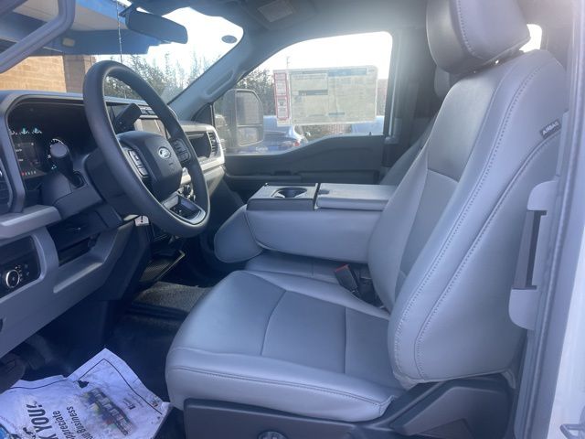 2024 Ford F-450 photo 18