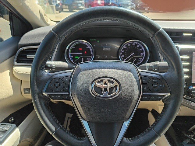 2020 Toyota Camry Hybrid XLE photo 18
