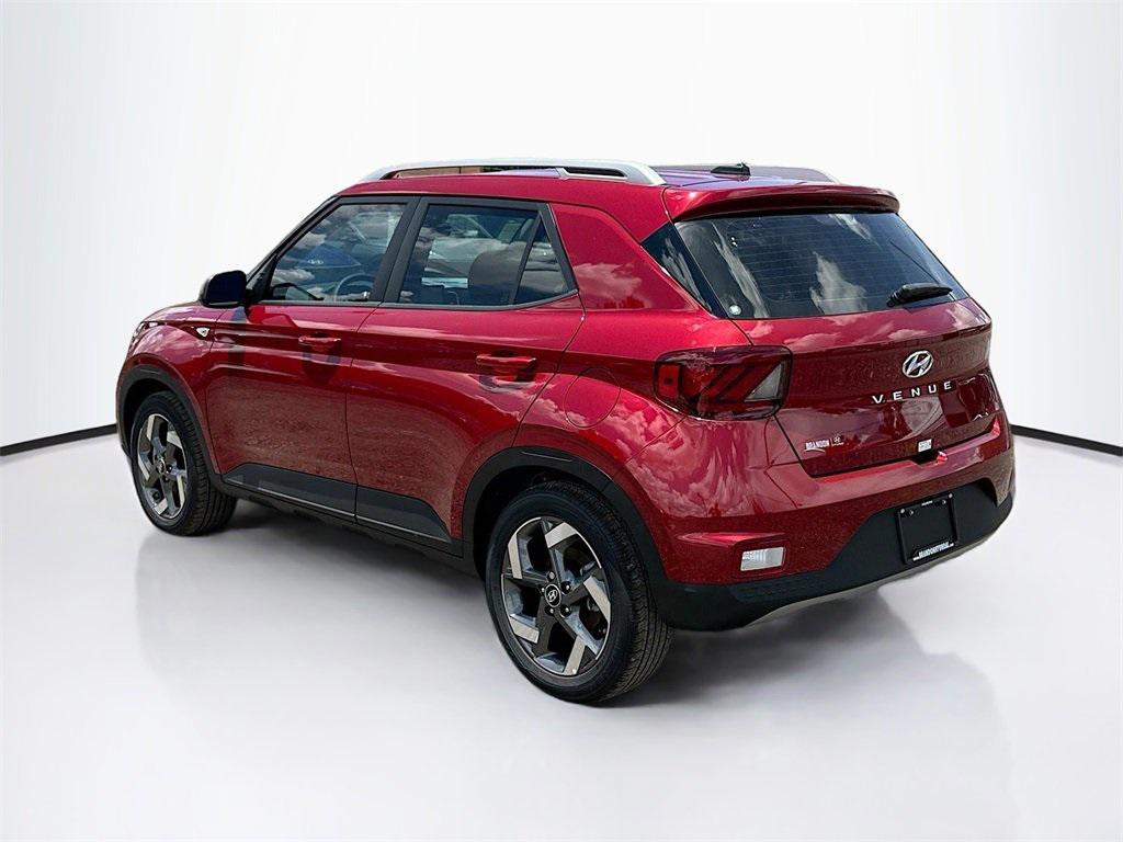 2025 Hyundai Venue Limited photo 2