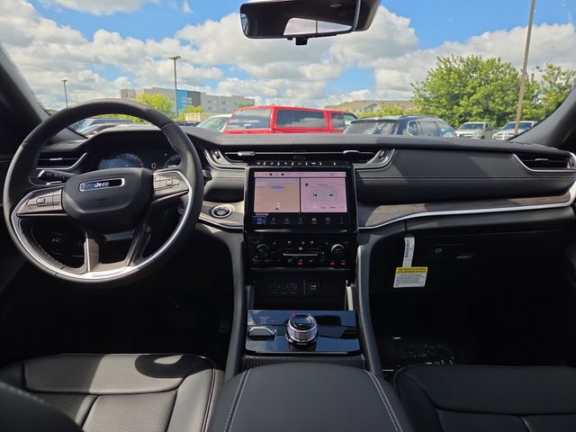 2025 Jeep Grand Cherokee Limited photo 4
