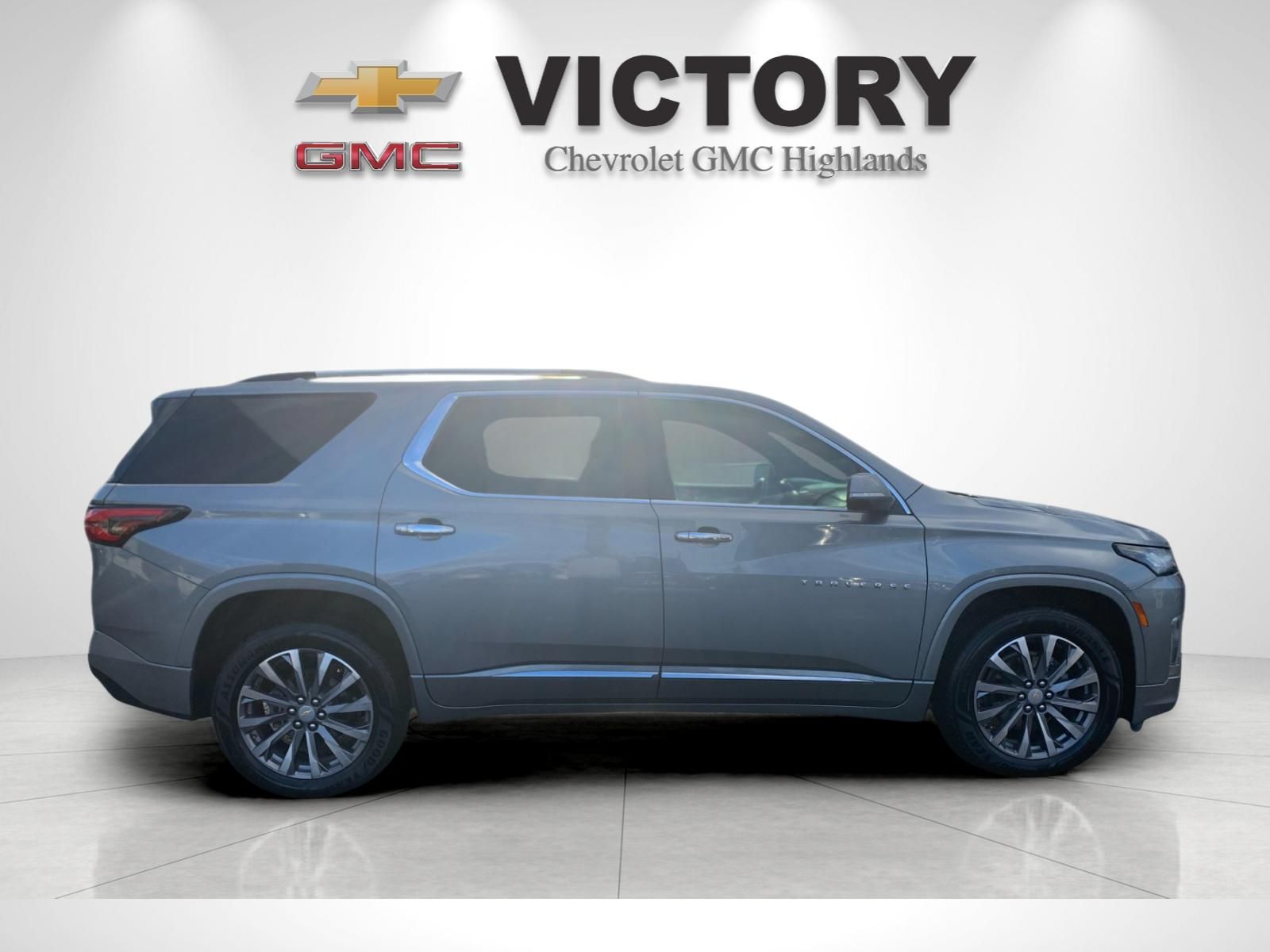 2023 Chevrolet Traverse Premier photo 2